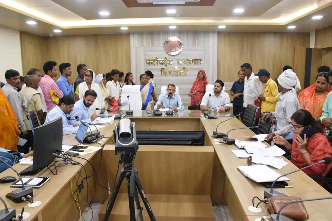 कलेक्टर की जन सुनवाई में 160 लोगों ने दिया अपना आवेदन, जन सुनवाई में ही कई आवेदनों का  कलेक्टर ने कराया निराकरण | New India Times