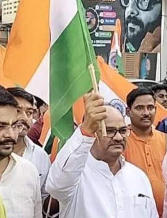 अंग्रेजों के जमाने के पुल को इस्तेमाल कर रहे हैं लोग, कभी भी हो सकती है बड़ी दुर्घटना 1 अंग्रेजों के जमाने के पुल को इस्तेमाल कर रहे हैं लोग, कभी भी हो सकती है बड़ी दुर्घटना | New India Times