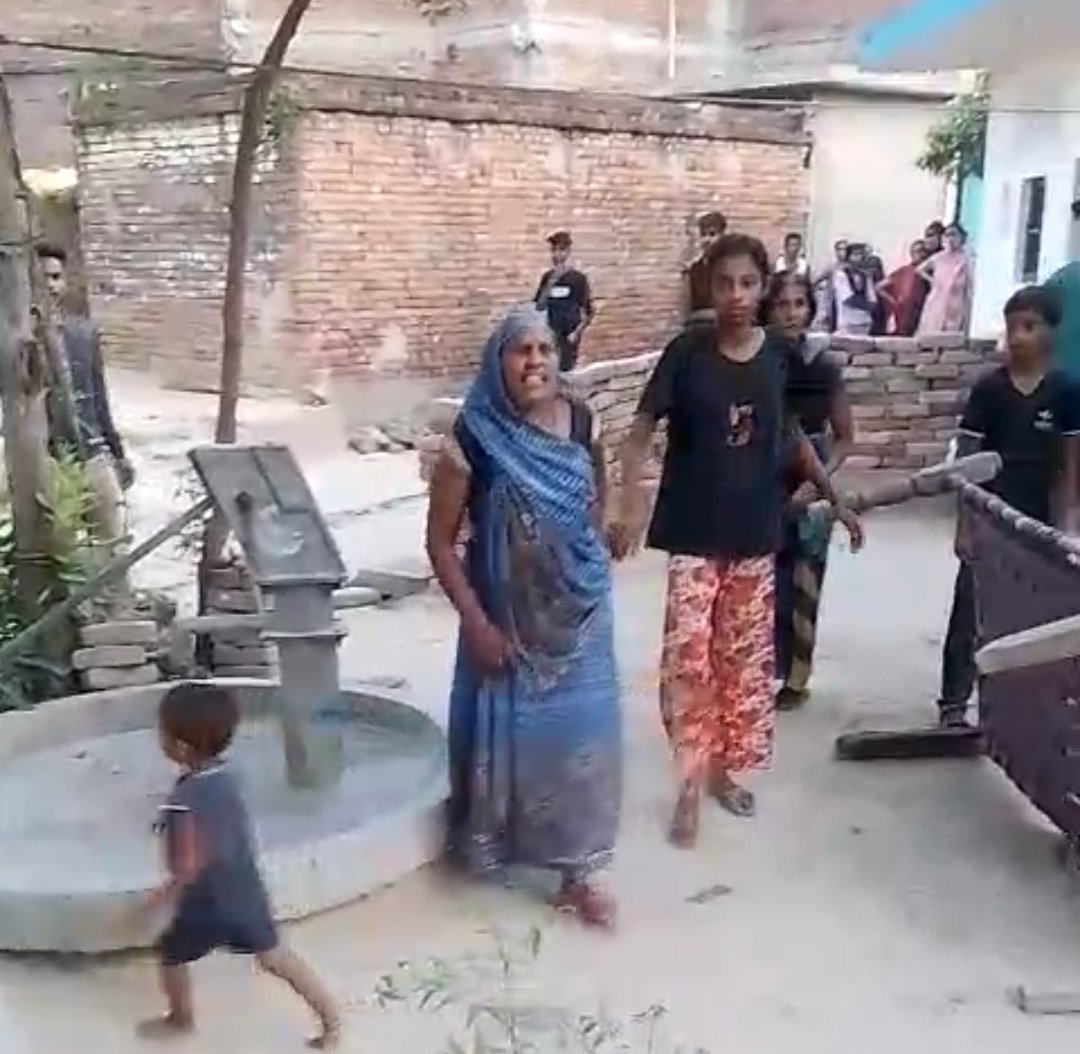 पुरानी रंजिश को लेकर मारपीट, महिला ने एसपी से लगाई सुरक्षा की गुहार 1 पुरानी रंजिश को लेकर मारपीट, महिला ने एसपी से लगाई सुरक्षा की गुहार | New India Times