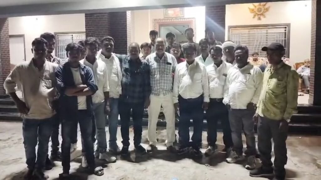 समाजसेवी संदीप विश्वकर्मा ने गांव के गणमान्य व्यक्तियों के साथ की बैठक | New India Times