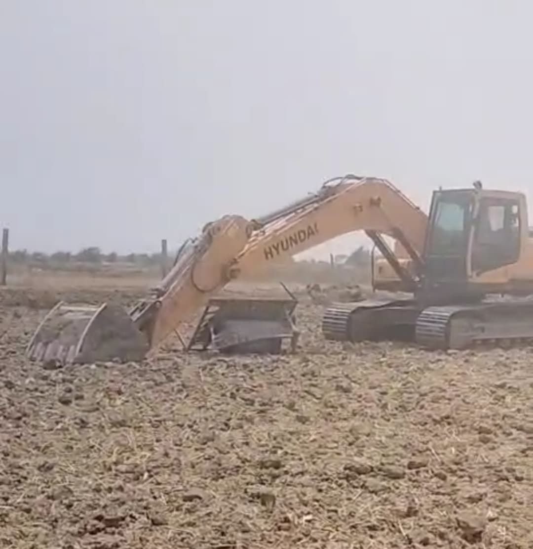 मनरेगा में धांधली, मजदूरों का निवाला छीन रही जे सी बी मशीनें, सरपंच-सचिव की मिलीभगत से हो रहा कानून का उल्लंघन, अधिकारी मौन | New India Times