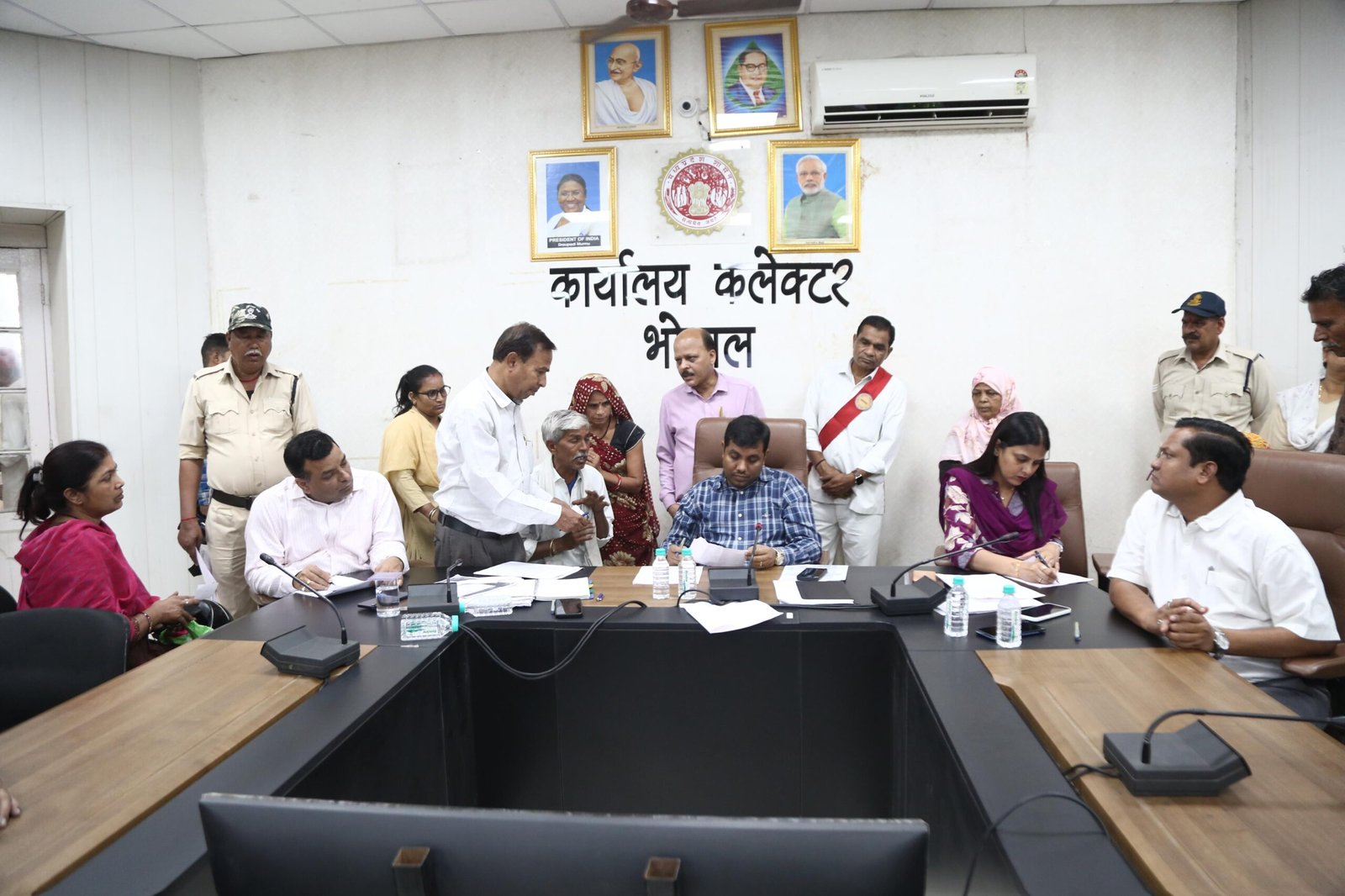 जनसुनवाई में कलेक्टर ने सुनी आवेदकों की समस्याएं, जनसुनवाई में प्राप्त हुए 126 आवेदन | New India Times