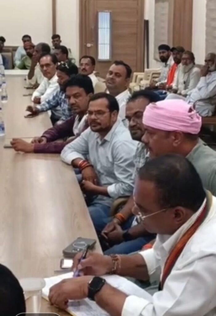 पांढुर्णा में आगामी त्योहारों को लेकर शांति समिति की बैठक आयोजित, शांति व्यवस्था बनाए रखने पर जोर 2 पांढुर्णा में आगामी त्योहारों को लेकर शांति समिति की बैठक आयोजित, शांति व्यवस्था बनाए रखने पर जोर | New India Times