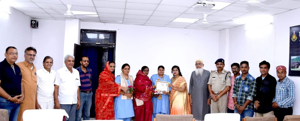 ताप्ती सेवा समिति, बुरहानपुर ने बलिदान दिवस पर श्रीमती मिनाक्षी करंकार और नीलम दुबे को रानी लक्ष्मी बाई सम्मान से नवाज़ा | New India Times