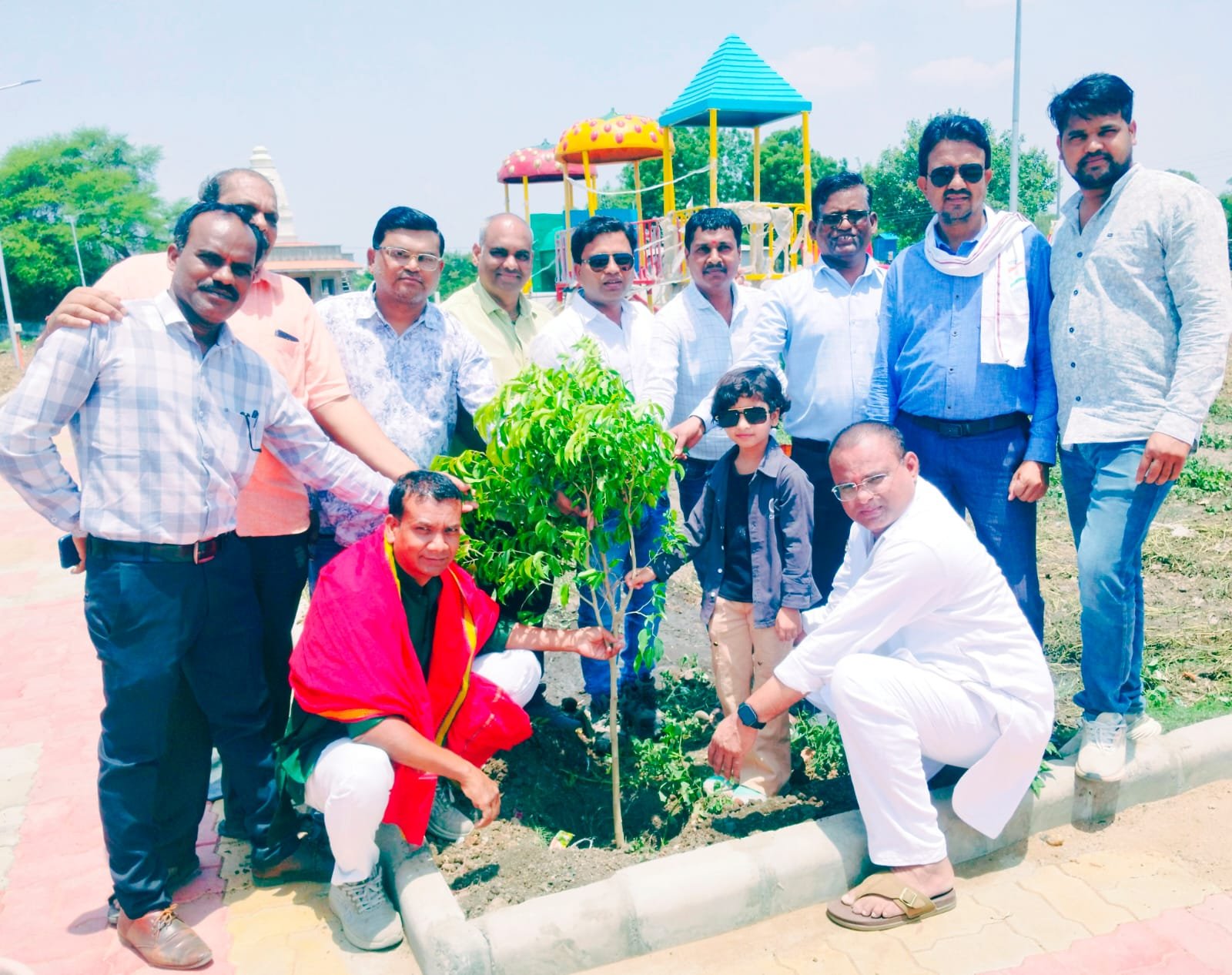 पौध रोपण कर मनाया गया विश्व पर्यावरण दिवस 1 पौध रोपण कर मनाया गया विश्व पर्यावरण दिवस | New India Times