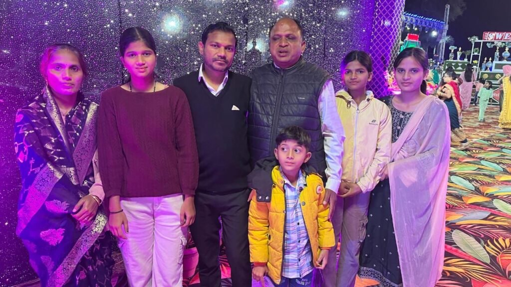 ग्रामीण क्षेत्र के शिक्षक का बेटा बना अंग्रेजी का प्रोफेसर 2 ग्रामीण क्षेत्र के शिक्षक का बेटा बना अंग्रेजी का प्रोफेसर | New India Times