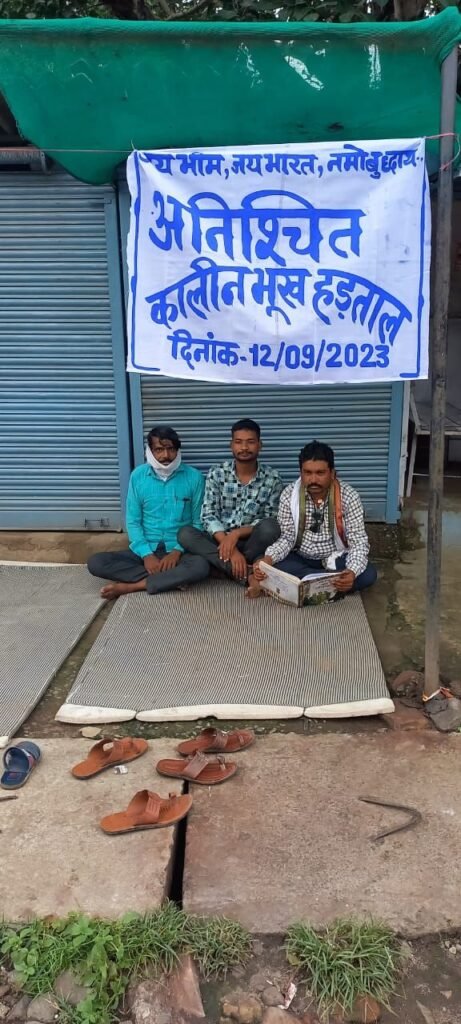 दलित ठेकेदार ने 4 वर्ष से पहले किया था जनपद अधिकारी के निवास भवन में निर्माण कार्य, आज तक नहीं हुआ भुगतान, प्रताड़ित होकर आत्महत्या करने को मजबूर हो रहा है ठेकेदार | New India Times