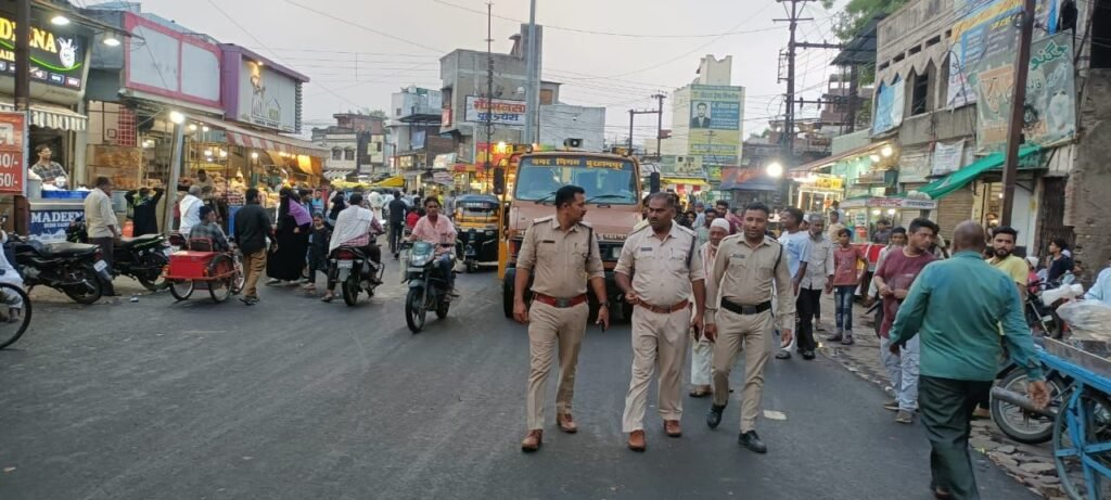 यातायात पुलिस व नगर पालिका निगम बुरहानपुर द्वारा शहर की यातायात व्यवस्था दुरुस्त करने हेतु हटवाया गया सड़क किनारे का अतिक्रमण 2 यातायात पुलिस व नगर पालिका निगम बुरहानपुर द्वारा शहर की यातायात व्यवस्था दुरुस्त करने हेतु हटवाया गया सड़क किनारे का अतिक्रमण | New India Times