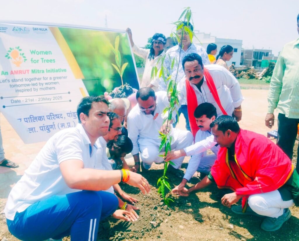 पौध रोपण कर मनाया गया विश्व पर्यावरण दिवस 2 पौध रोपण कर मनाया गया विश्व पर्यावरण दिवस | New India Times