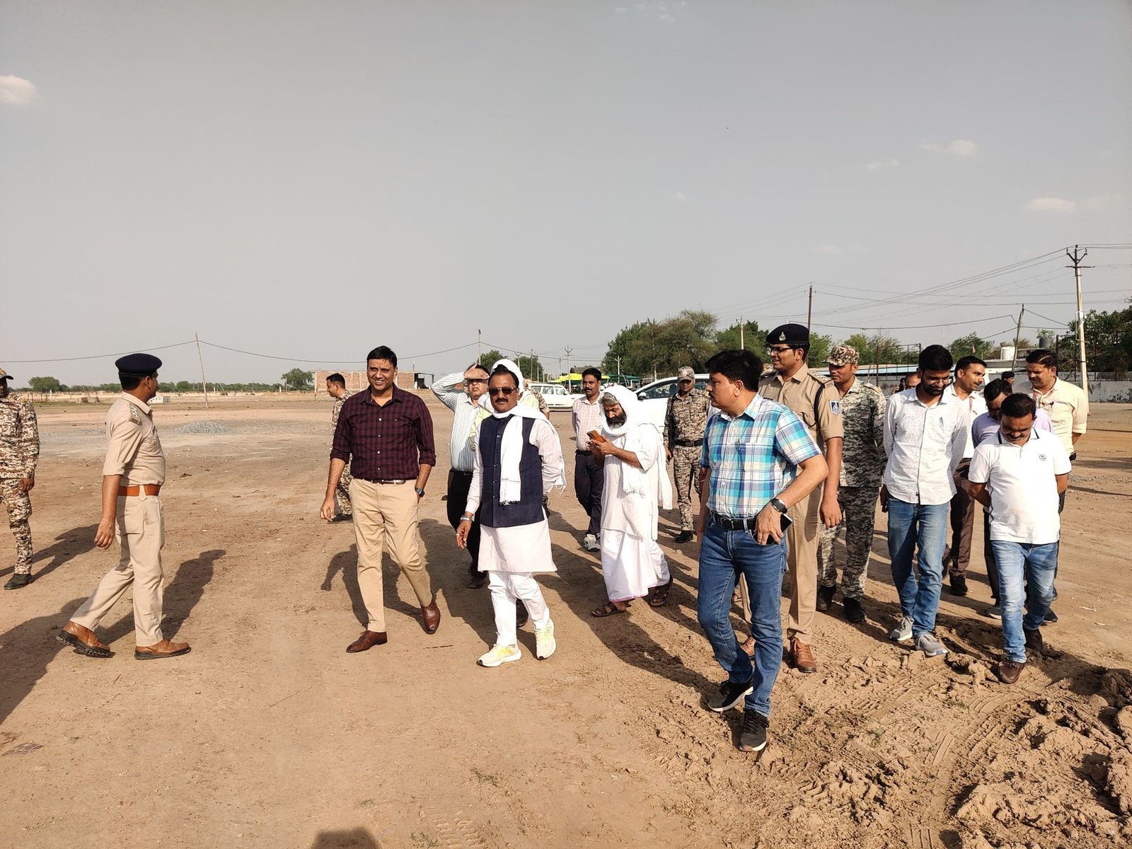 मुख्‍यमंत्री के दंदरौआ धाम में प्रस्‍तावित भ्रमण कार्यक्रम की तैयारियों के संबंध में मंत्री श्री शुक्ला ने अधिकारियों की ली बैठक | New India Times