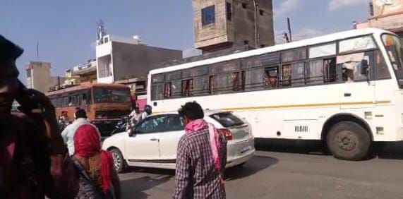 चौहट्टा बाजार में हर दिन होती है ट्रैफिक की समस्याएं, क्या जिला पुलिस अधिकारी करेंगे इस समस्या का निदान | New India Times