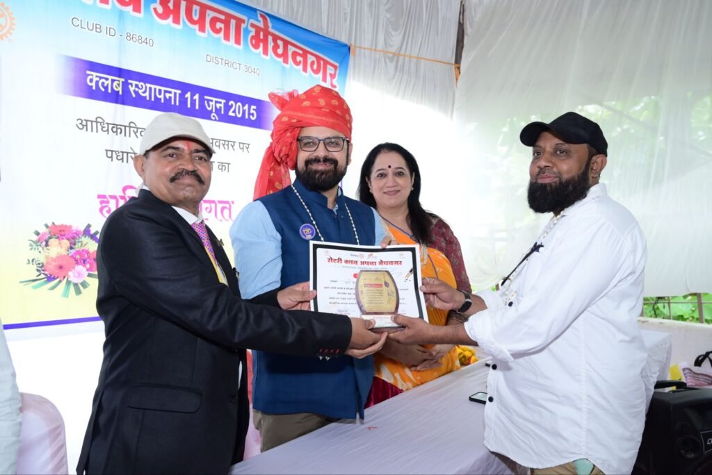 हनुमंत आश्रम पीपलखुटा में रोटरी क्लब अपना मेघनगर का ऐतिहासिक कार्यक्रम, पत्रकारों का भी हुआ सम्मान 3 हनुमंत आश्रम पीपलखुटा में रोटरी क्लब अपना मेघनगर का ऐतिहासिक कार्यक्रम, पत्रकारों का भी हुआ सम्मान | New India Times