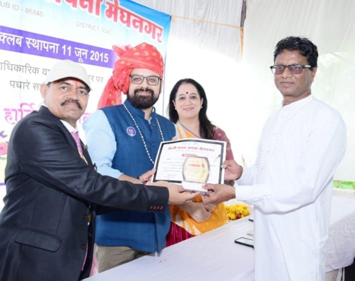 हनुमंत आश्रम पीपलखुटा में रोटरी क्लब अपना मेघनगर का ऐतिहासिक कार्यक्रम, पत्रकारों का भी हुआ सम्मान 2 हनुमंत आश्रम पीपलखुटा में रोटरी क्लब अपना मेघनगर का ऐतिहासिक कार्यक्रम, पत्रकारों का भी हुआ सम्मान | New India Times