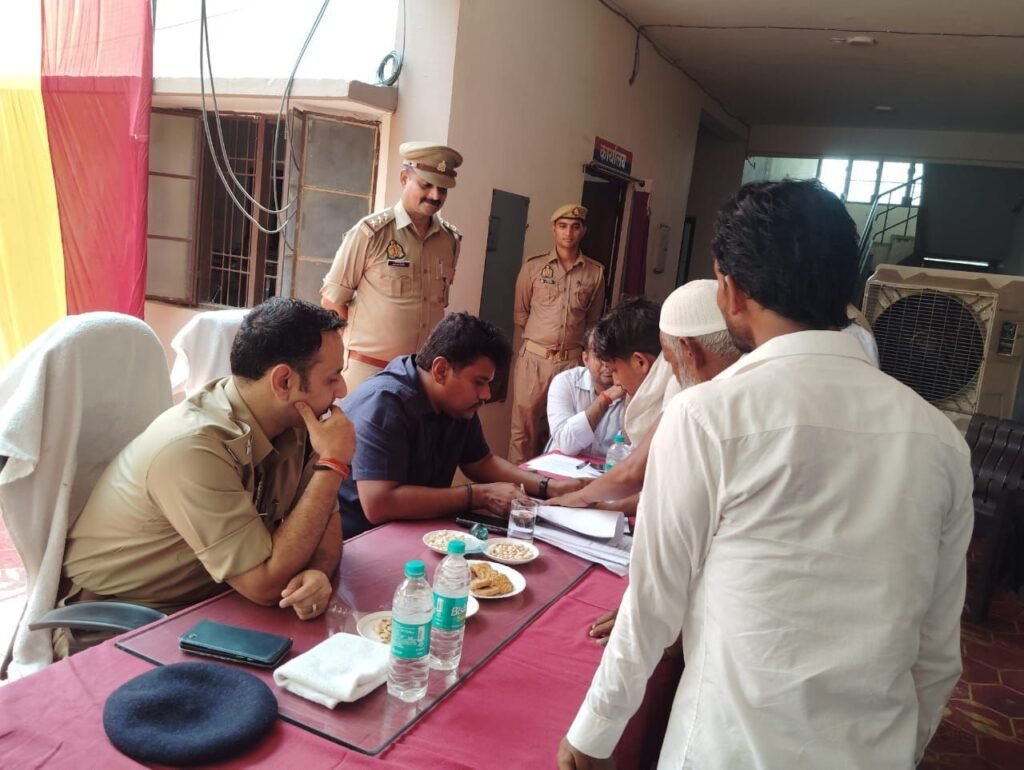 जिलाधिकारी की अध्यक्षता में थाना इटवा में समाधान दिवस का हुआ आयोजन 2 जिलाधिकारी की अध्यक्षता में थाना इटवा में समाधान दिवस का हुआ आयोजन | New India Times