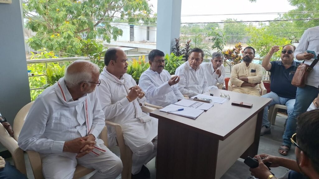 कांग्रेस संगठन सृजन अभियान के तहत पांढुर्णा में समीक्षा बैठक, जिला अध्यक्ष चयन को लेकर मंथन जारी | New India Times