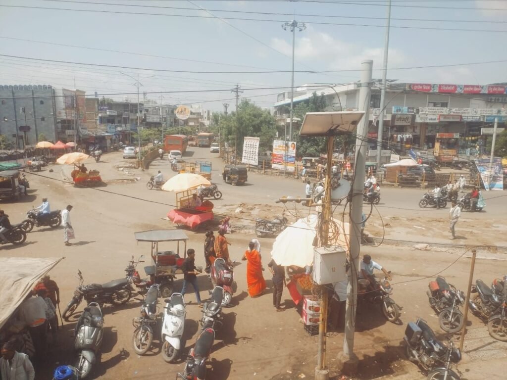 आपदा के कारण घृणा का पात्र बन रहा विकास, तीन घंटे तक ट्रैफिक जाम, जंक्शन पहुंचने में टेंशन | New India Times