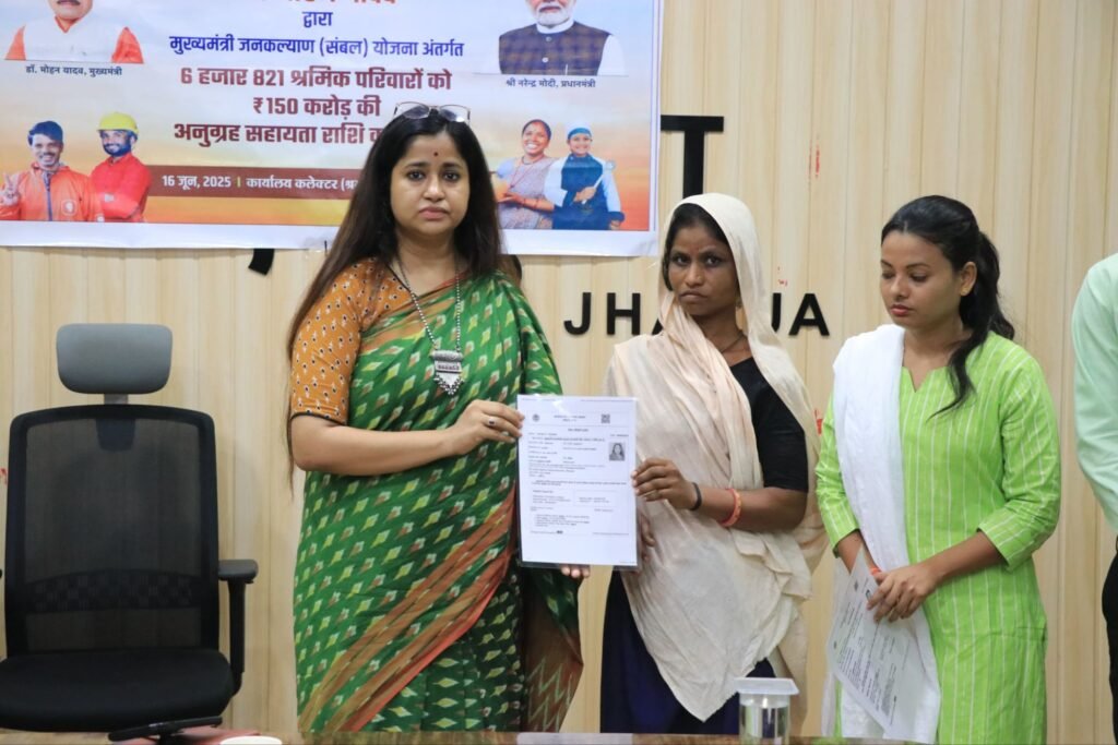 झाबुआ समेत प्रदेशभर में हितग्राहियों को मुख्यमंत्री डॉ. यादव की सौगात, 1551 करोड़ की राशि का सिंगल क्लिक से वितरण 3 झाबुआ समेत प्रदेशभर में हितग्राहियों को मुख्यमंत्री डॉ. यादव की सौगात, 1551 करोड़ की राशि का सिंगल क्लिक से वितरण | New India Times