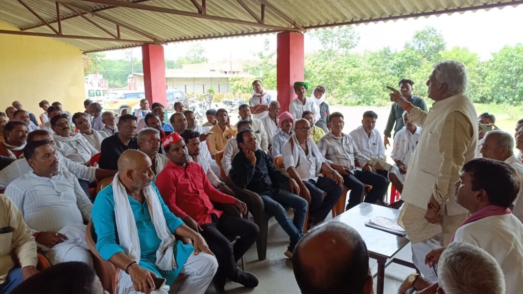 नेता प्रतिपक्ष के आवास पर जोन व सेक्टर प्रभारियों की बैठक, सरकार की नीतियों पर जमकर बरसे माता प्रसाद पाण्डेय | New India Times