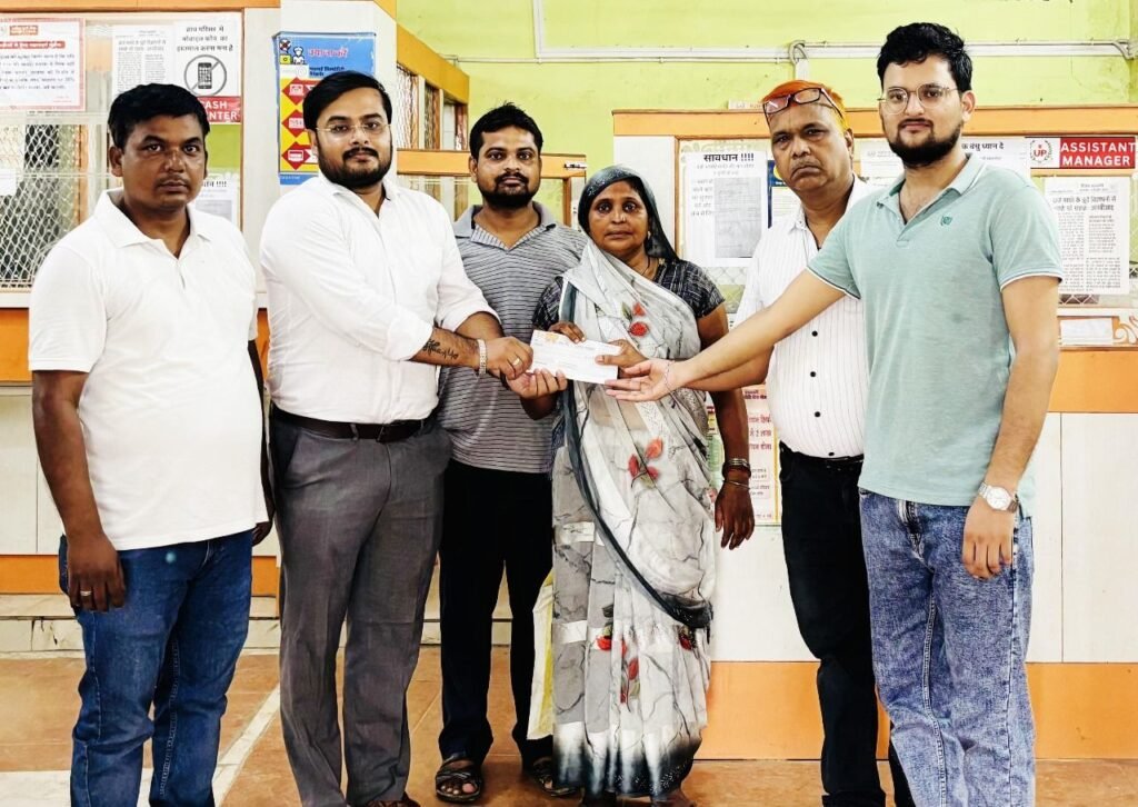 पीएम जीवन ज्योति बीमा योजना के तहत नॉमिनी को मिला 2 लाख रुपए की सहायता राशि 2 पीएम जीवन ज्योति बीमा योजना के तहत नॉमिनी को मिला 2 लाख रुपए की सहायता राशि | New India Times