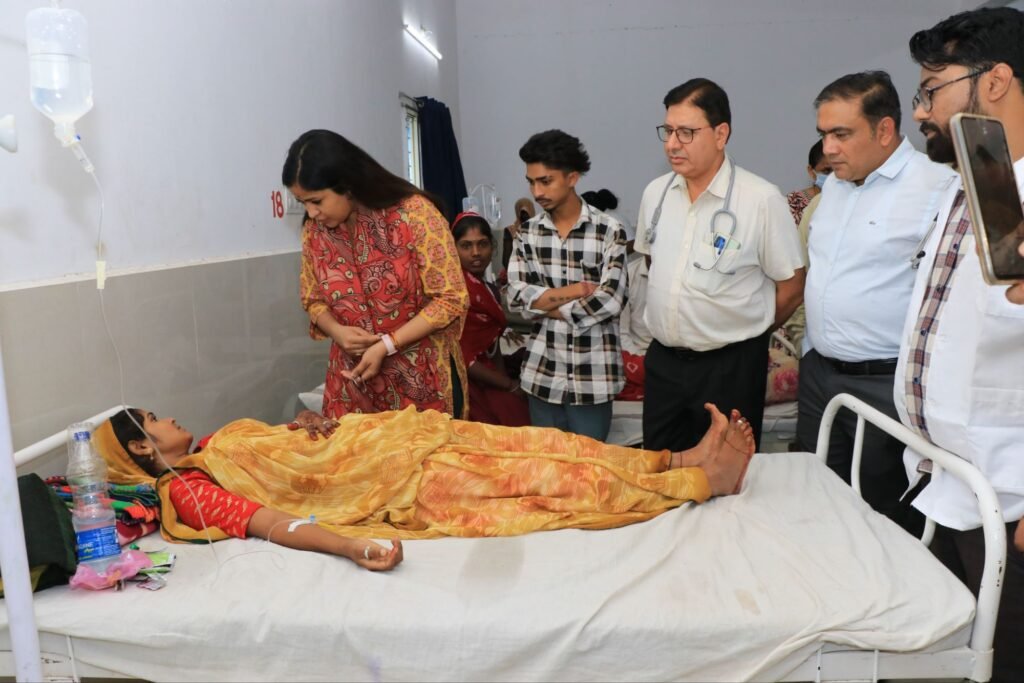 उल्टी-दस्त के बढ़ते मामलों पर प्रशासन सतर्क: कलेक्टर और एसपी ने हॉस्पिटल पहुंचकर मरीजों से की मुलाकात | New India Times