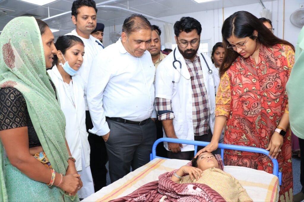 उल्टी-दस्त के बढ़ते मामलों पर प्रशासन सतर्क: कलेक्टर और एसपी ने हॉस्पिटल पहुंचकर मरीजों से की मुलाकात | New India Times