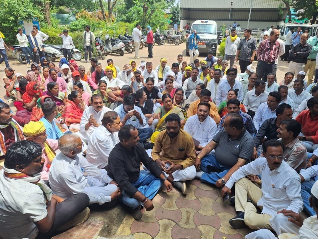 सविधान सत्याग्रह को लेकर कांग्रेस ने सौंपा ज्ञापन, डॉ. बाबासाहेब की प्रतिमा विवाद व आदिवासी मुद्दों पर जताया विरोध | New India Times