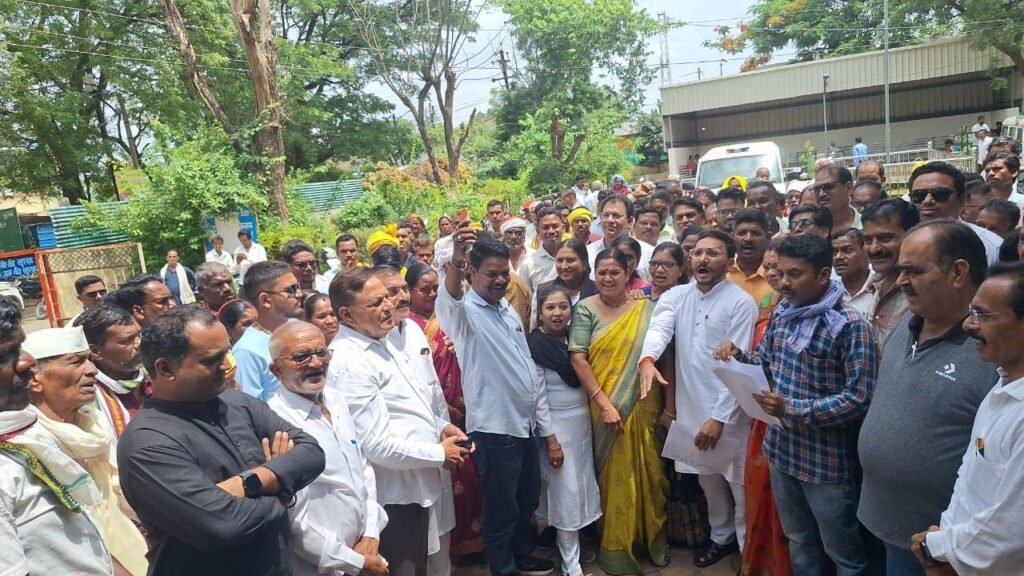 सविधान सत्याग्रह को लेकर कांग्रेस ने सौंपा ज्ञापन, डॉ. बाबासाहेब की प्रतिमा विवाद व आदिवासी मुद्दों पर जताया विरोध | New India Times