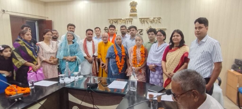 लोकतंत्र सेनानियों को जिला कलेक्टर श्रीनिधि बीटी ने शॉल माला और किट प्रदान कर किया सम्मानित 2 लोकतंत्र सेनानियों को जिला कलेक्टर श्रीनिधि बीटी ने शॉल माला और किट प्रदान कर किया सम्मानित | New India Times