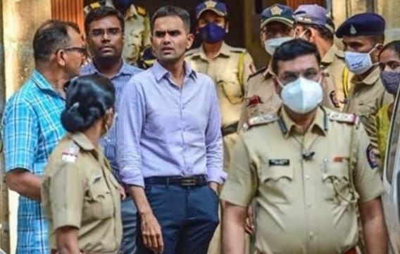 देसी के दाम में इज़ाफ़ा: नक़ली शराब पी कर बढ़ेगा मरने वालों का आकंड़ा 3 देसी के दाम में इज़ाफ़ा: नक़ली शराब पी कर बढ़ेगा मरने वालों का आकंड़ा | New India Times