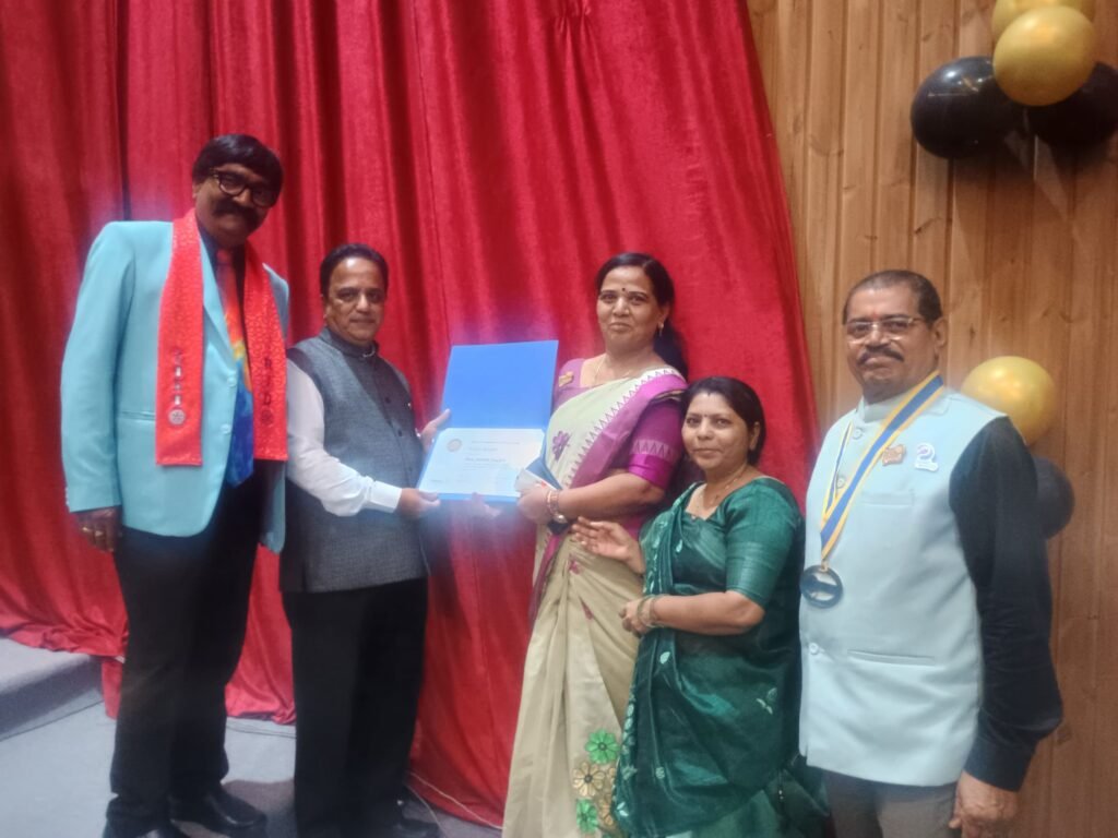 इंदौर में मेघनगर रोटरी क्लब "अपना" को मिला डायमंड अवॉर्ड, 16 क्षेत्रों में उत्कृष्ट सेवा के लिए सम्मानित 4 इंदौर में मेघनगर रोटरी क्लब "अपना" को मिला डायमंड अवॉर्ड, 16 क्षेत्रों में उत्कृष्ट सेवा के लिए सम्मानित | New India Times