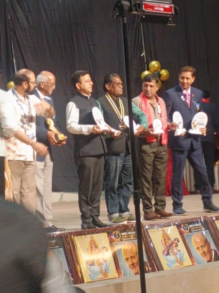 इंदौर में मेघनगर रोटरी क्लब "अपना" को मिला डायमंड अवॉर्ड, 16 क्षेत्रों में उत्कृष्ट सेवा के लिए सम्मानित 3 इंदौर में मेघनगर रोटरी क्लब "अपना" को मिला डायमंड अवॉर्ड, 16 क्षेत्रों में उत्कृष्ट सेवा के लिए सम्मानित | New India Times