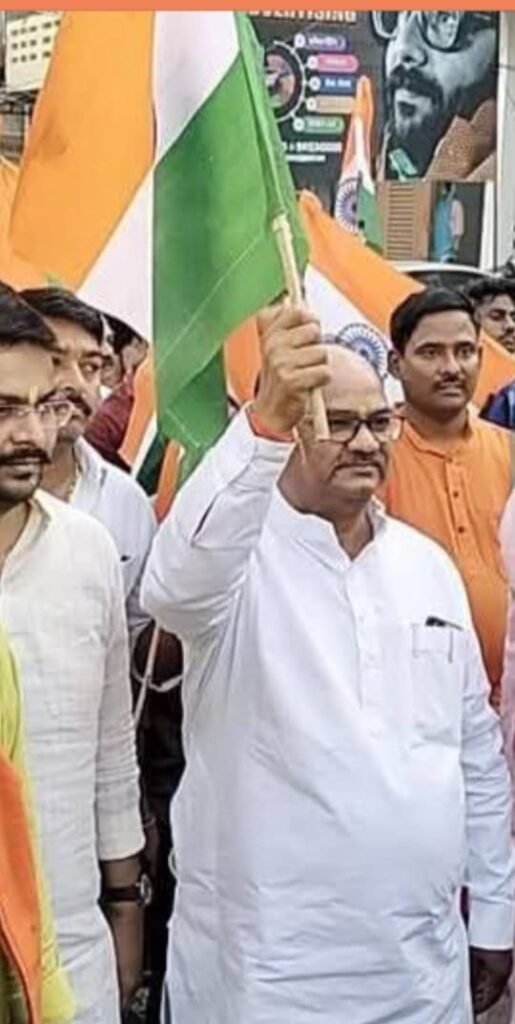 अंग्रेजों के जमाने के पुल को इस्तेमाल कर रहे हैं लोग, कभी भी हो सकती है बड़ी दुर्घटना 2 अंग्रेजों के जमाने के पुल को इस्तेमाल कर रहे हैं लोग, कभी भी हो सकती है बड़ी दुर्घटना | New India Times