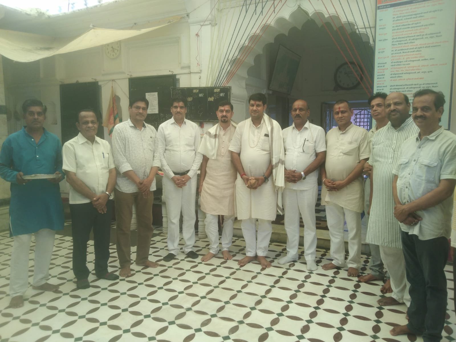 झाबुआ श्री संघ को चातुर्मास अवसर पर आमंत्रण देने पहुंचे टांडा श्री संघ के पदाधिकारी | New India Times