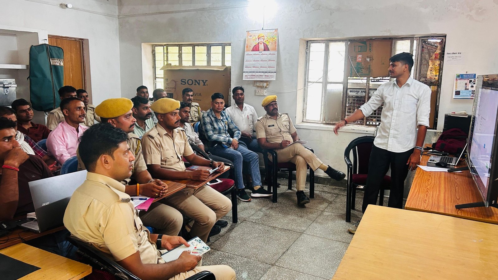 साइबर अपराध पर लगाम लगाने के लिए साइबर हेल्प डेस्क की शुरुआत, दो वाट्सएप हेल्पलाइन नंबर भी जारी | New India Times