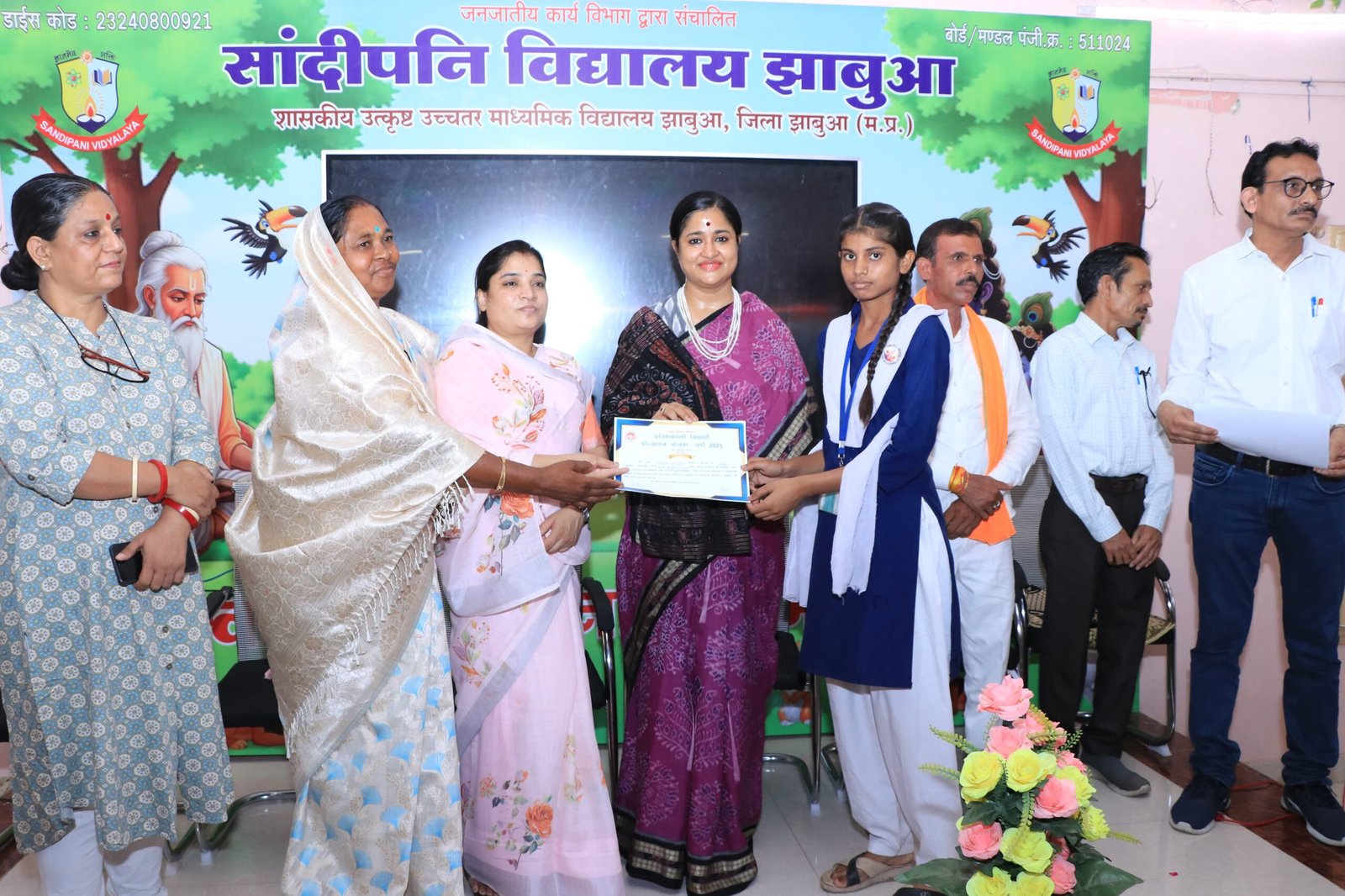 झाबुआ कलेक्टर ने महिला एवं बाल विकास तथा स्वास्थ्य विभाग के अधिकारियों के साथ की बैठक | New India Times