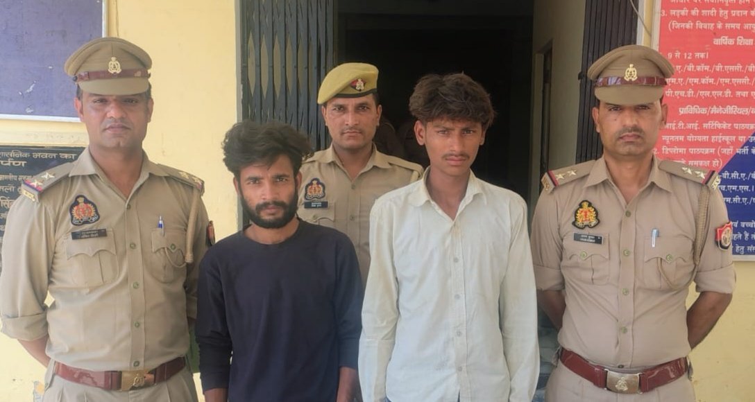 मोबाइल पर बात कर रहे राहगीरों से मोबाइल छीनने वाले दो लुटेरे गिरफ्तार, दो फोन बरामद 1 मोबाइल पर बात कर रहे राहगीरों से मोबाइल छीनने वाले दो लुटेरे गिरफ्तार, दो फोन बरामद | New India Times