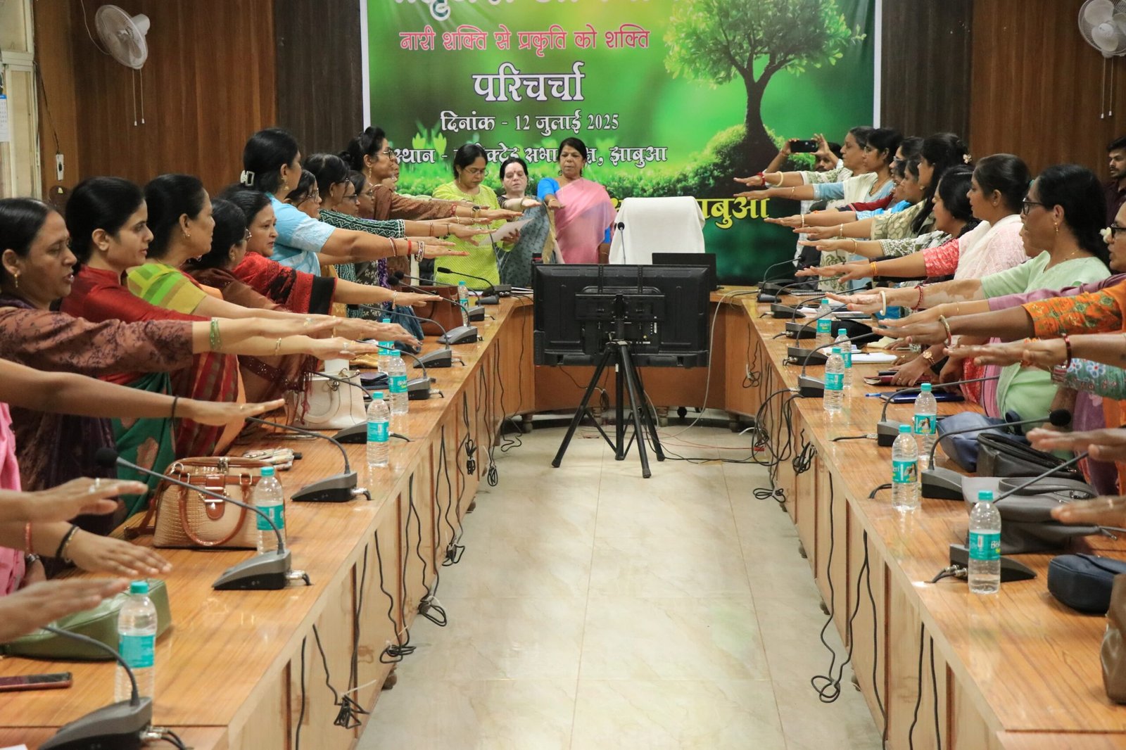 झाबुआ में पर्यावरण के लिए महिला शक्ति एकजुट, मातृधरा अभियान को मिली गति | New India Times