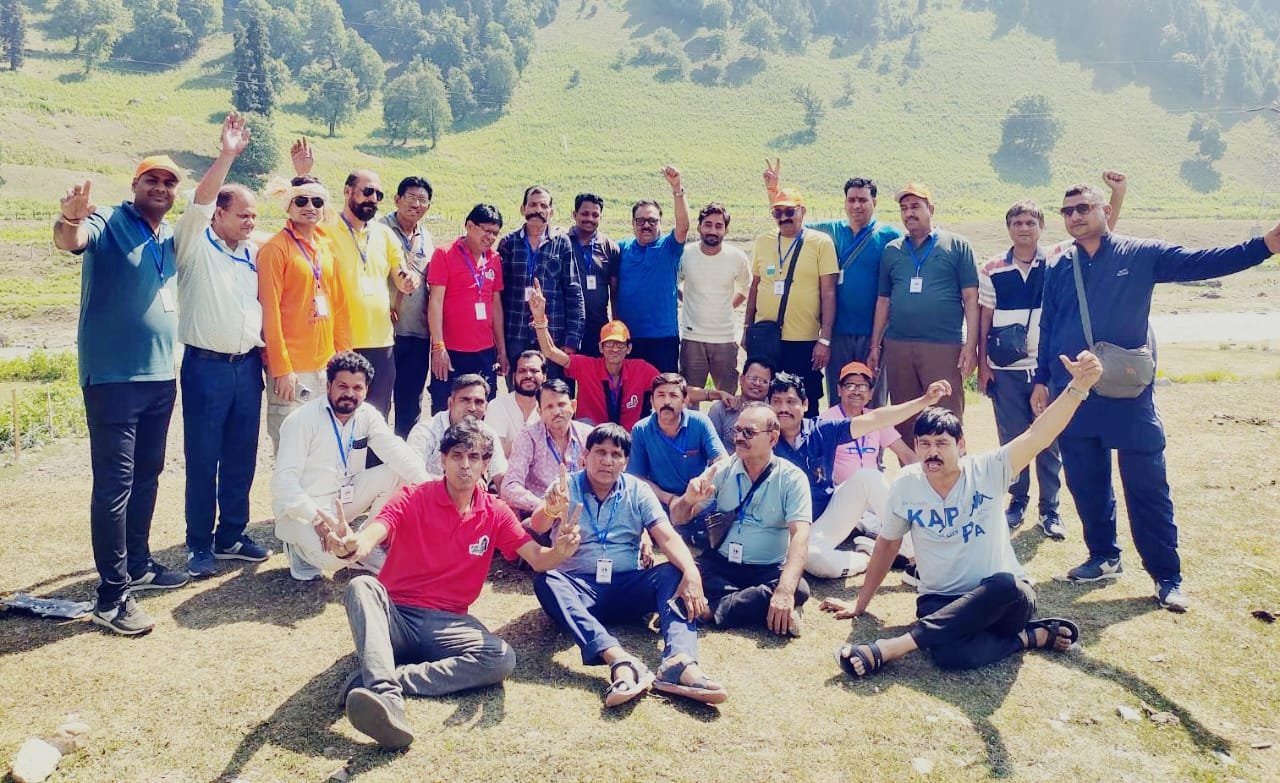 बाबा अमरनाथ और वैष्णोदेवी दर्शन कर लौटे श्रद्धालु, लगाए भारत माता के जयकारे | New India Times