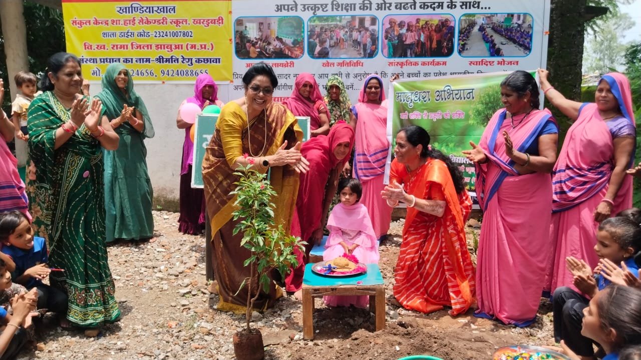 मातृधरा अभियान के तहत आंगनवाड़ी केन्द्रों पर विशेष मंगल दिवस, बच्चों ने किया वृक्षारोपण और सीखा पर्यावरण संरक्षण का महत्व | New India Times