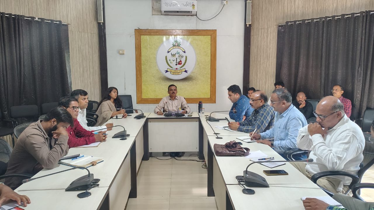 टी.एल बैठक के दौरान निगम आयुक्त ने निर्माणाधीन कार्य जल्द पूर्ण एवं अवैध अतिक्रमण,शिकस्त मकान हटाने के दिए सख़्त निर्देश | New India Times