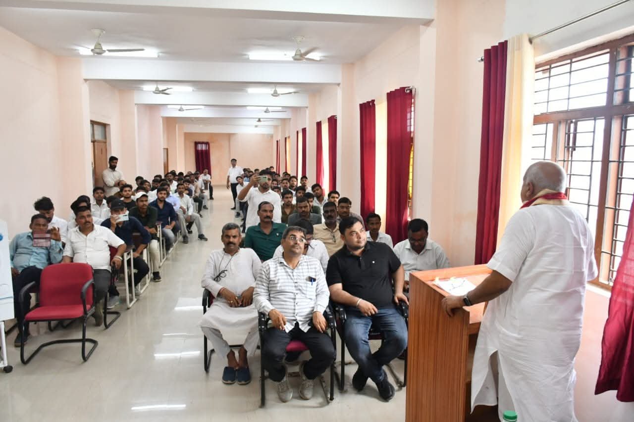 कृषि मंत्री का खीरी दौरा: वैज्ञानिक खेती, फसल विविधीकरण और तकनीकी सशक्तिकरण पर दिया जोर 1 कृषि मंत्री का खीरी दौरा: वैज्ञानिक खेती, फसल विविधीकरण और तकनीकी सशक्तिकरण पर दिया जोर | New India Times