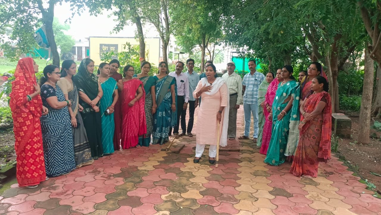 मातृधरा अभियान” के अंतर्गत नारी शक्ति ने नुक्कड़ नाटक कर दिया पर्यावरण संरक्षण का संदेश | New India Times