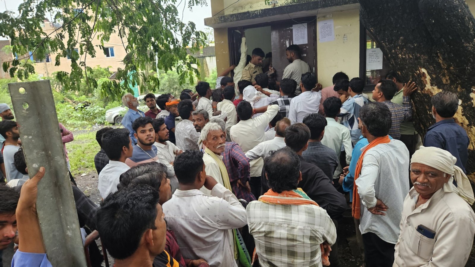 पूर्व मंत्री हर्ष यादव ने भाजपा को घेरा, मुख्यमंत्री को लिखा पत्र कहा: किसान खाद्य की किल्लत से परेशान | New India Times