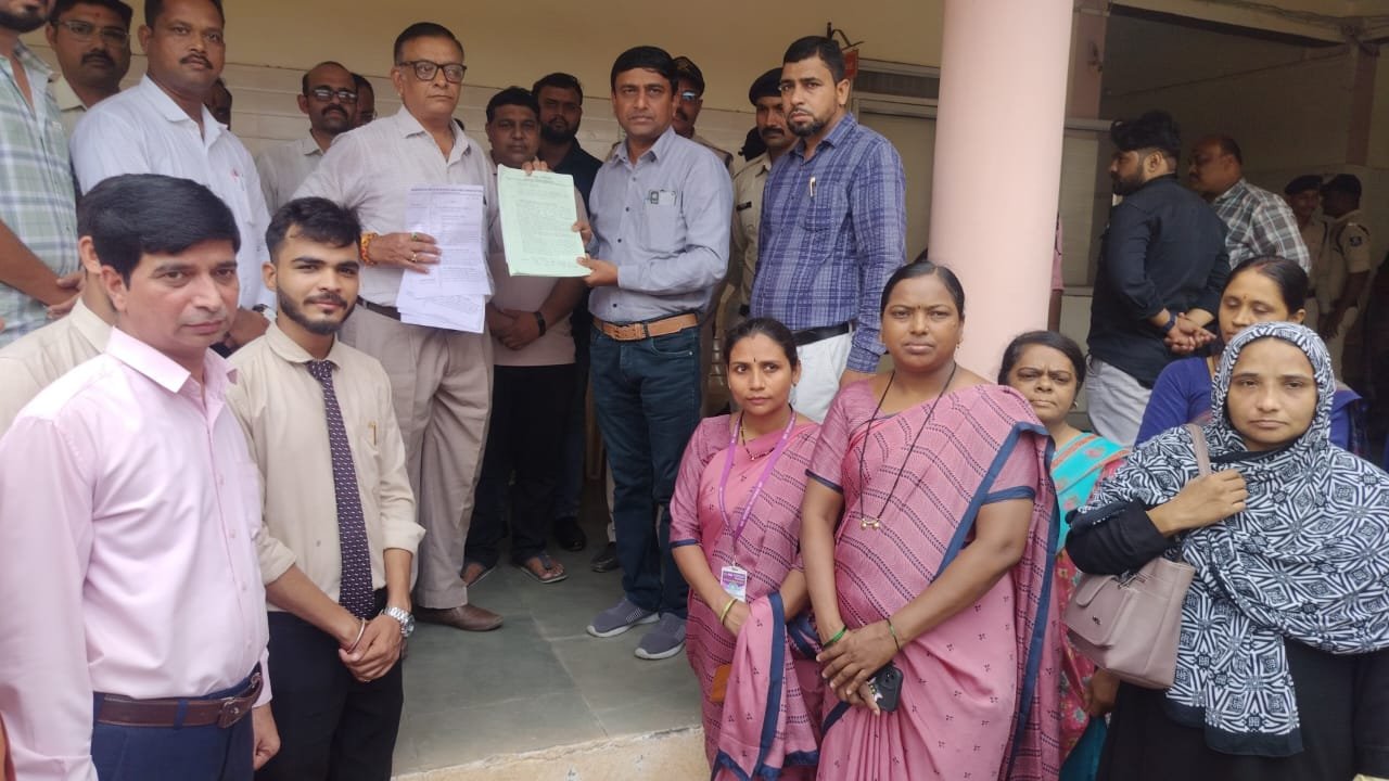 प्राइवेट स्कूलों की समस्याओं को लेकर एसोसिएशन ने सौंपा ज्ञापन, झूठी शिकायतों और आरटीई भुगतान में देरी पर जताई आपत्ति | New India Times