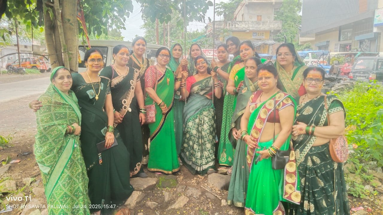 हरियाली अमावस्या पर मातृधरा अभियान के तहत सावन के झूले झूलकर नारीशक्ति ने दिया पर्यावरण संरक्षण का संदेश | New India Times