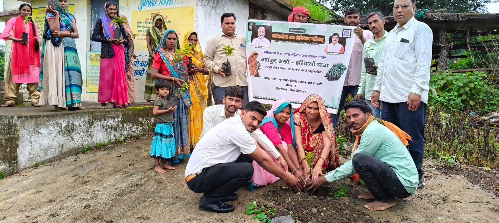 धार में नवांकुर सखी-हरियाली यात्रा का आयोजन, 100 पौधों का वितरण एवं निकाली गई कलश यात्रा | New India Times