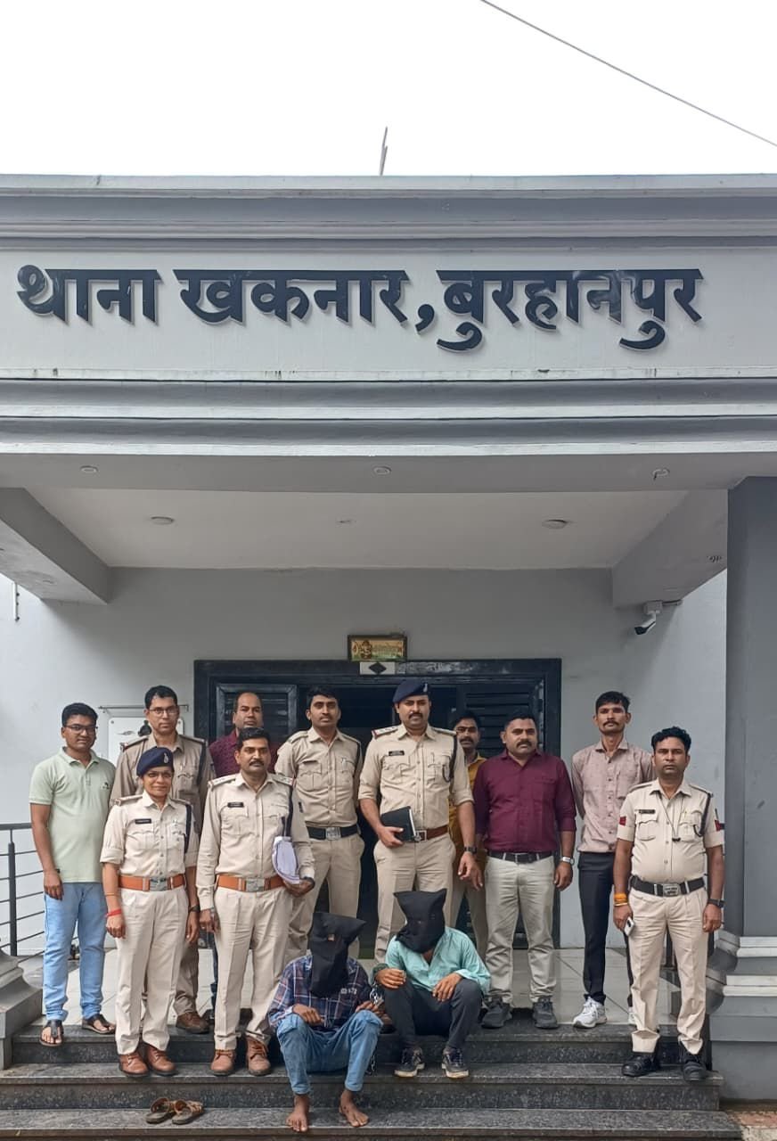 खकनार पुलिस को बड़ी कामयाबी: एक साल पुराने चार चोरी के मामलों में मास्टरमाइंड गोरेलाल समेत तीन आरोपी गिरफ्तार, 45 हजार नकद व मोटरसाइकिल बरामद | New India Times