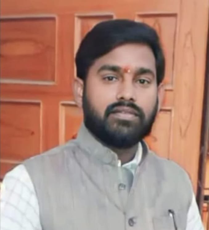 पीपीगंज में जल योजना बनी परेशानी का कारण, टूटी सड़कों से लोग घायल, ठेकेदार पर कार्रवाई की मांग तेज | New India Times