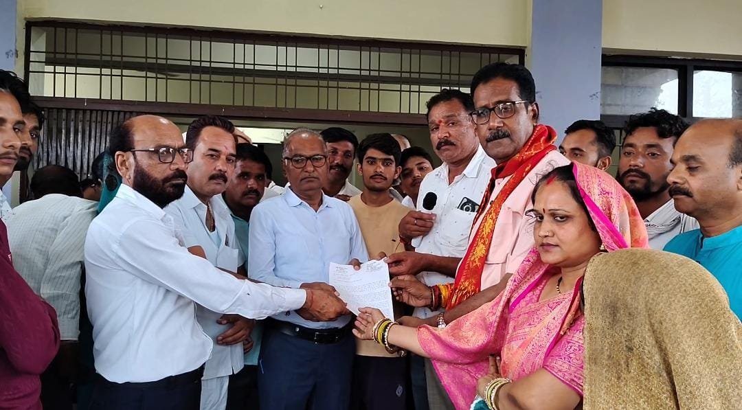 देवरी में खाद संकट पर किसानों का हल्लाबोल, पूर्व मंत्री हर्ष यादव की अगुवाई में 4:30 घंटे तक धरना | New India Times