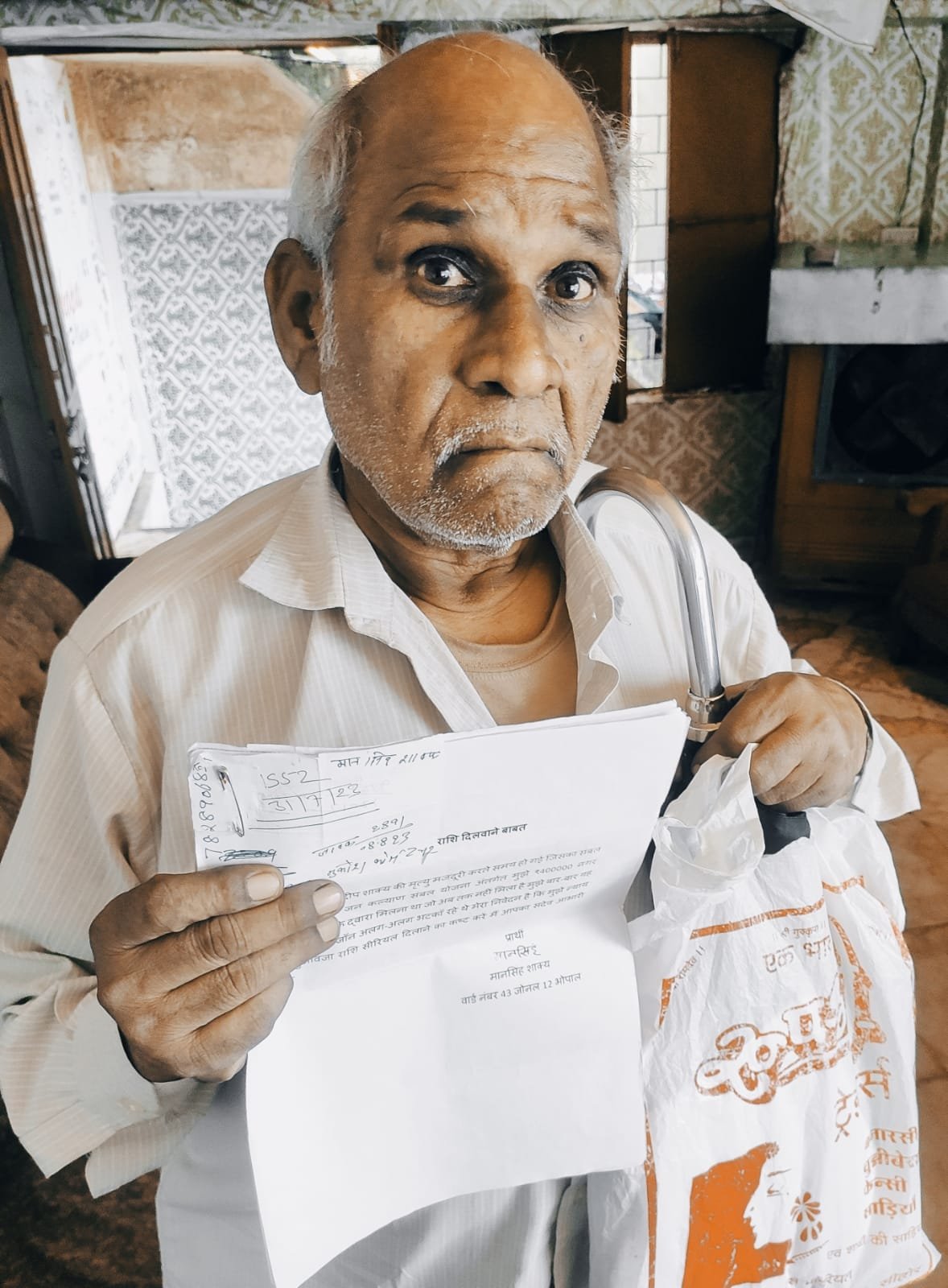 बुज़ुर्ग की बेबसी पर खामोश सरकार, संबल योजना सिर्फ कागज़ों में | New India Times